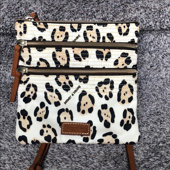 Dooney & Bourke Handbags - Dooney & Bourke crossbody bag